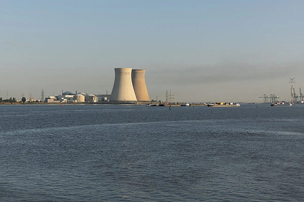 Comisión Europea traza ruta para "rejuvenecer" su sistema eléctrico